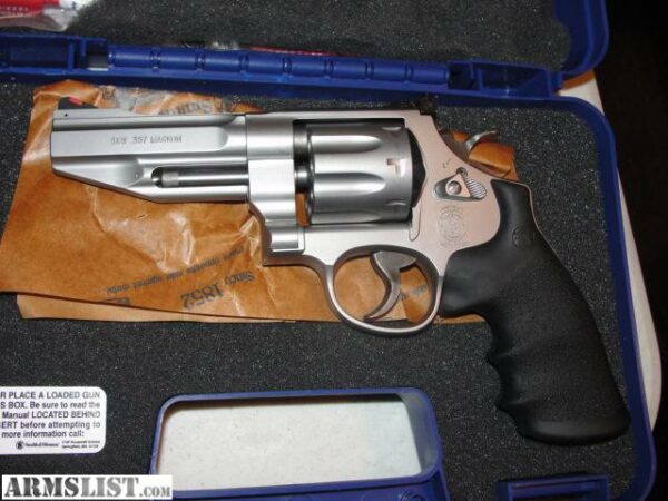 Revolver Smith&Wesson Model 627 Pro Series, kaliber .357 Magnum, nerez