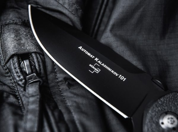 Odolný zatvárací nôž Boker Plus AK101 2.0 01KAL105